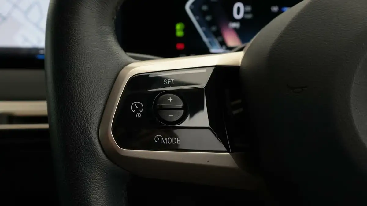 2022-bmw-ix-e-xdrive-40-m-sport-big-25