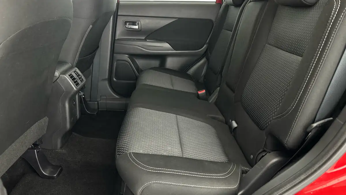 2019-mitsubishi-outlander-20-juro-7st-big-13
