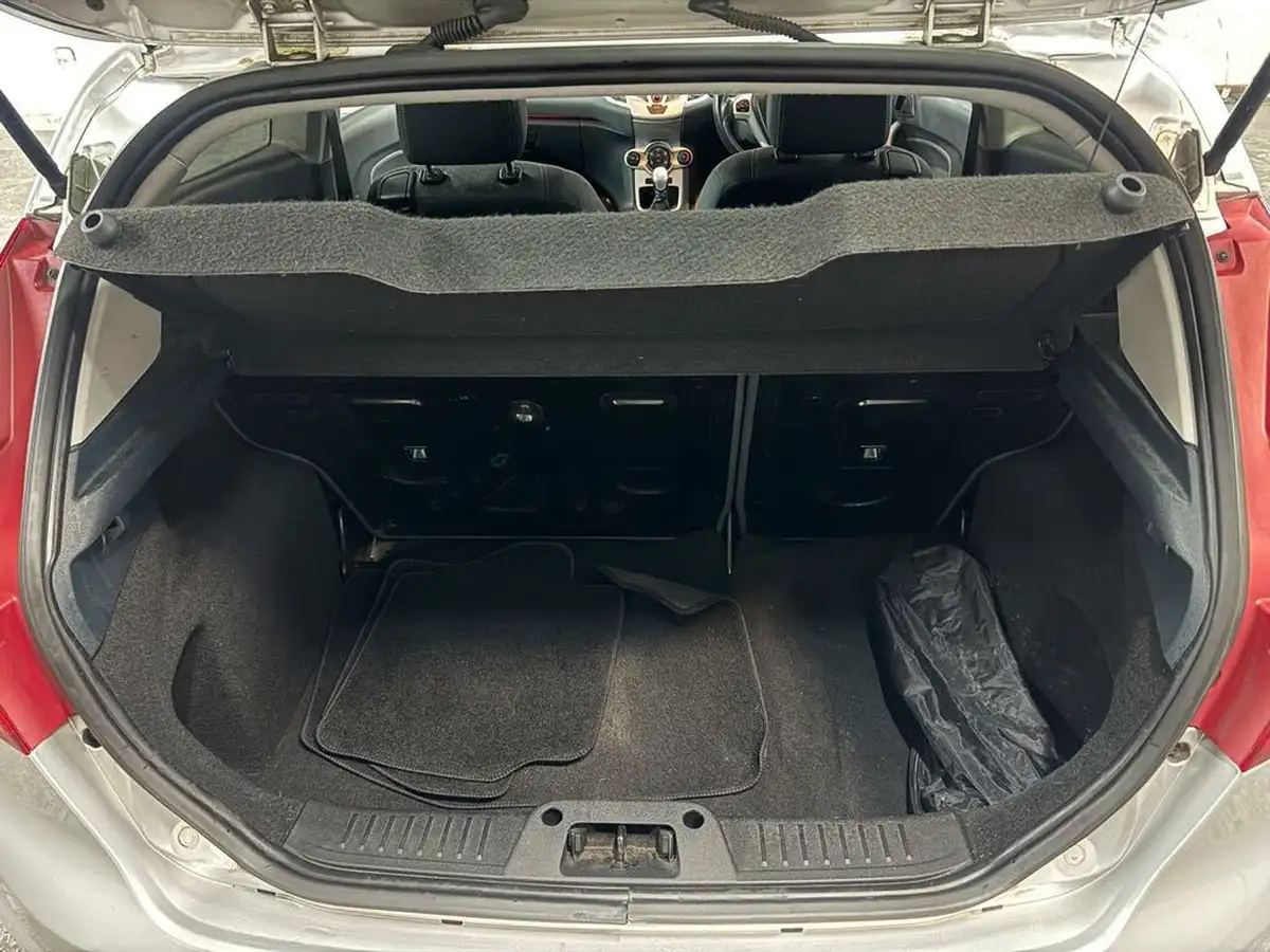 2009-ford-fiesta-125-zetec-3d-big-26