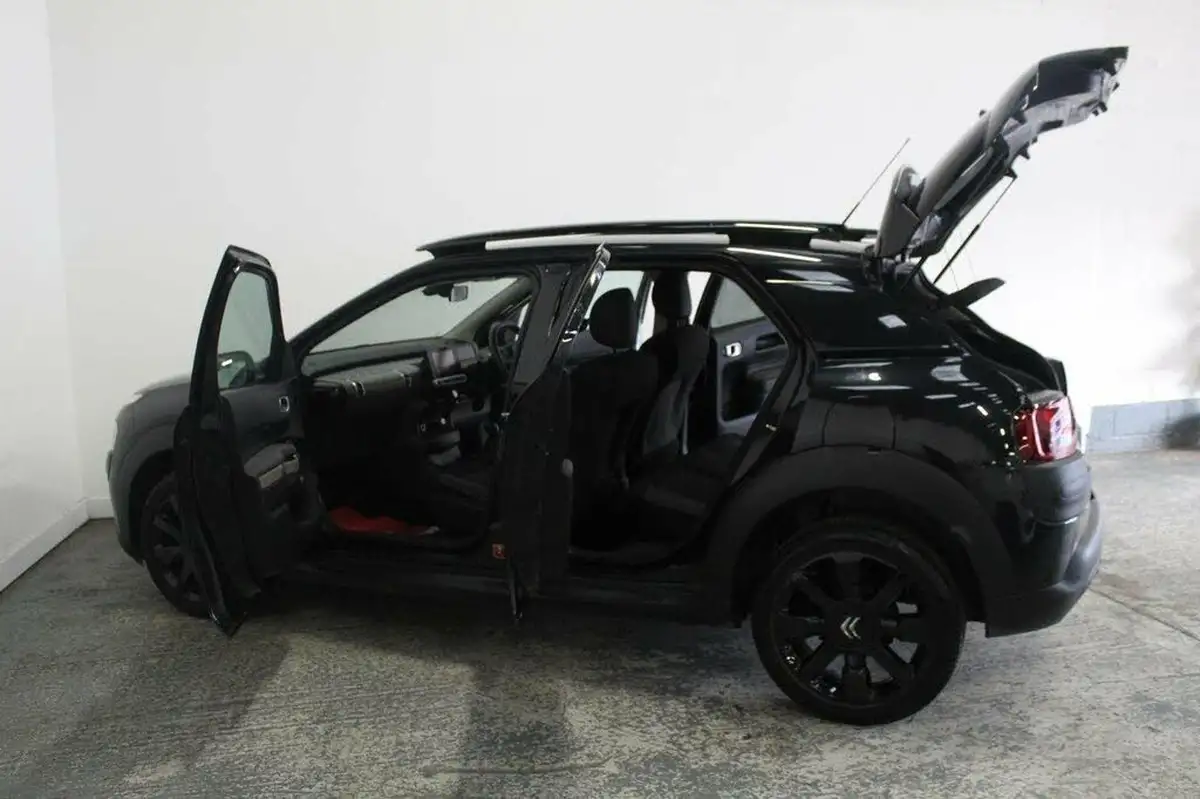 2016-citroen-c4-cactus-16bluehdi-flair-big-14