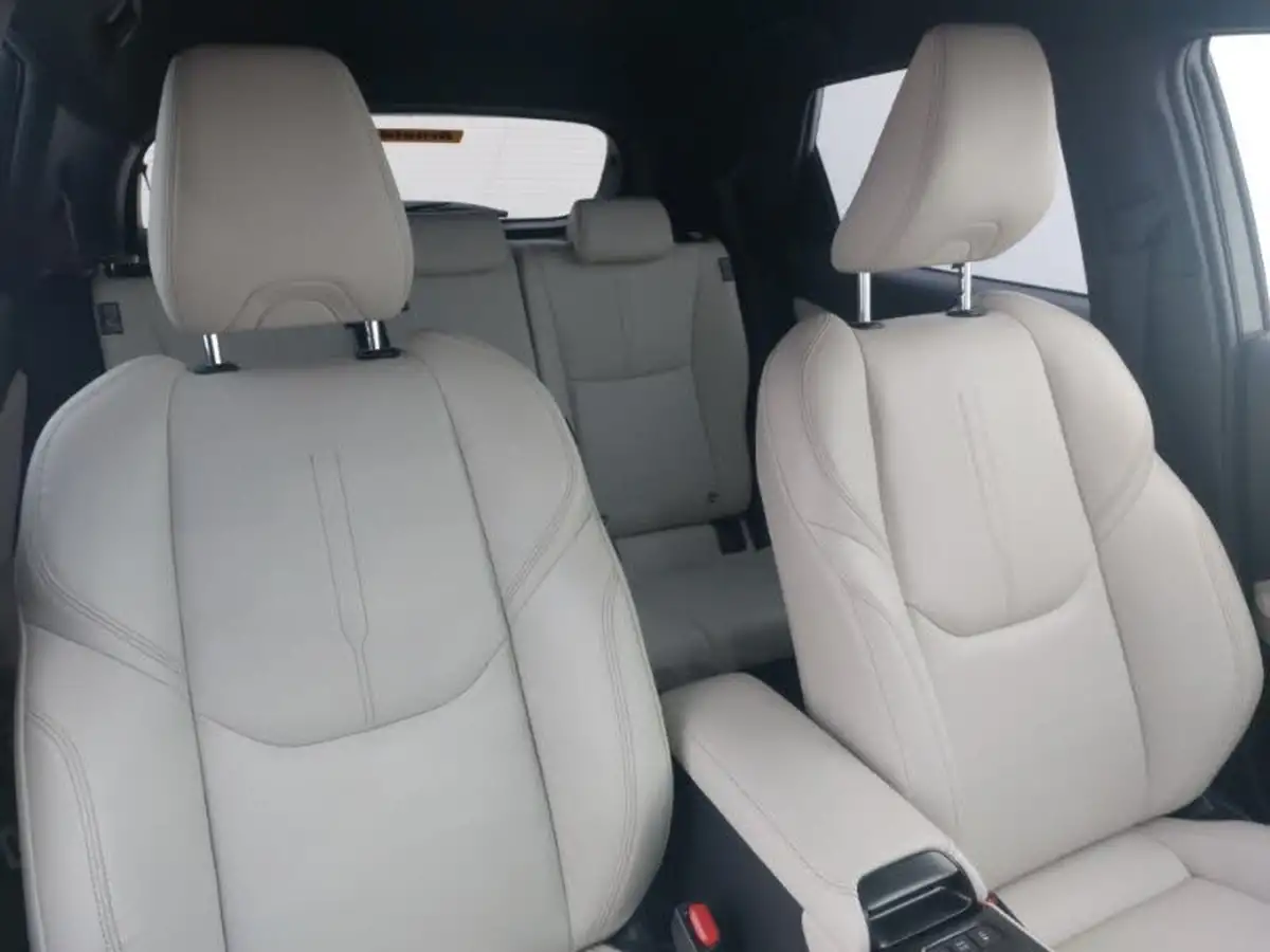 2024-lexus-lbx-15-premium-plus-big-18
