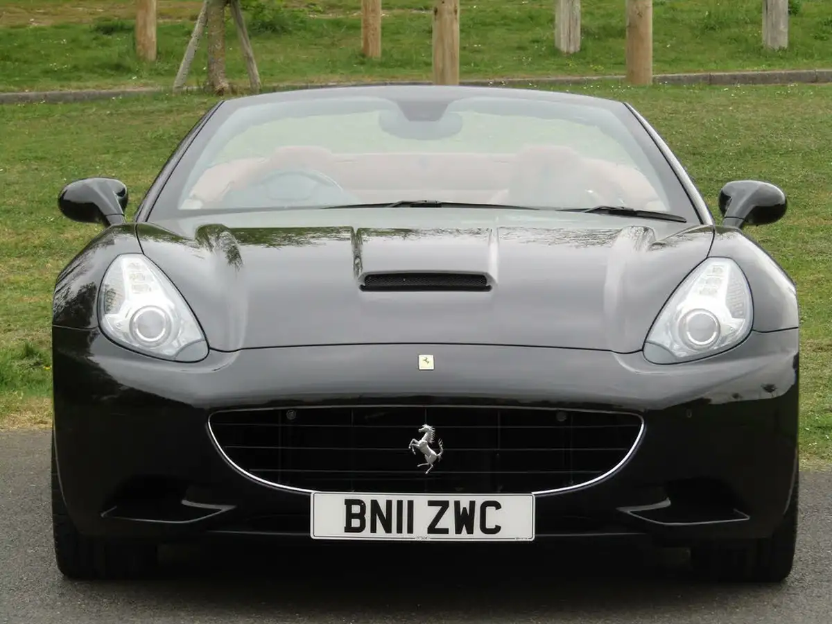 2010-ferrari-california-43-big-58
