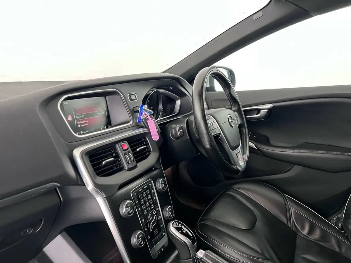 2017-volvo-v40-20td-d2-r-design-pro-geartronic-big-11