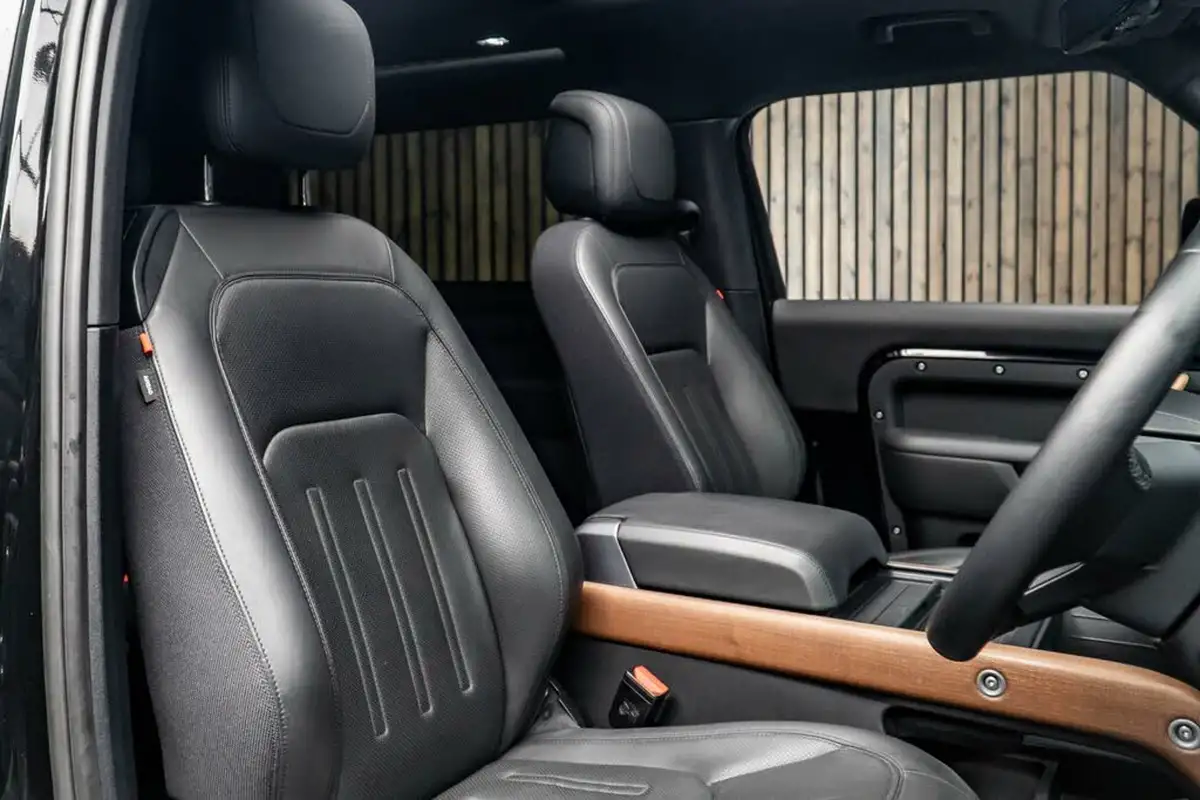 2021-land-rover-90-defender-30-p400-x-big-1