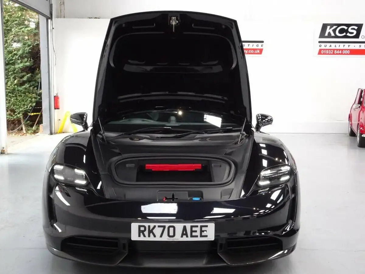 2020-porsche-taycan-e-turbo-s-big-55