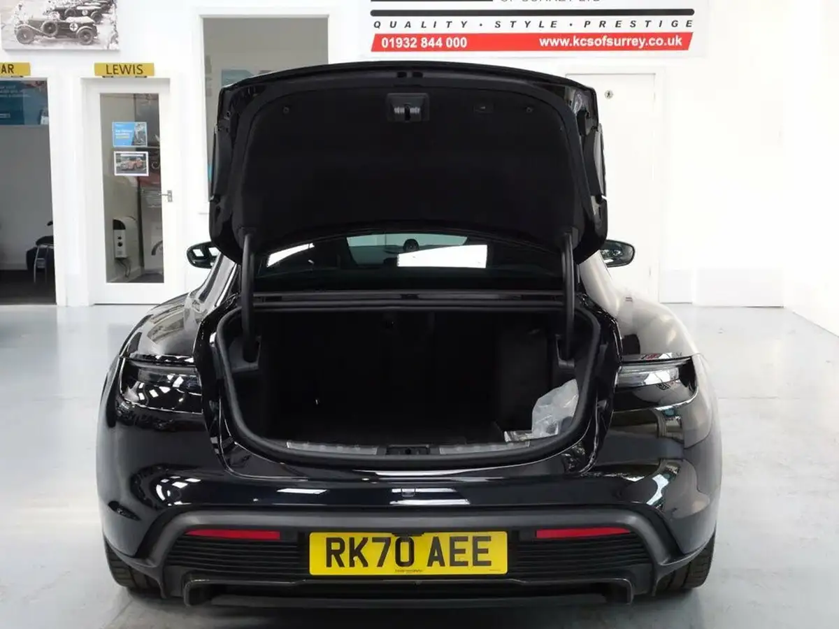 2020-porsche-taycan-e-turbo-s-big-31
