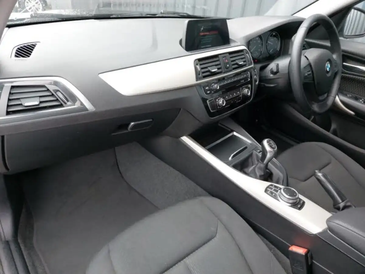 2018-bmw-1-series-20td-118d-se-5d-big-4