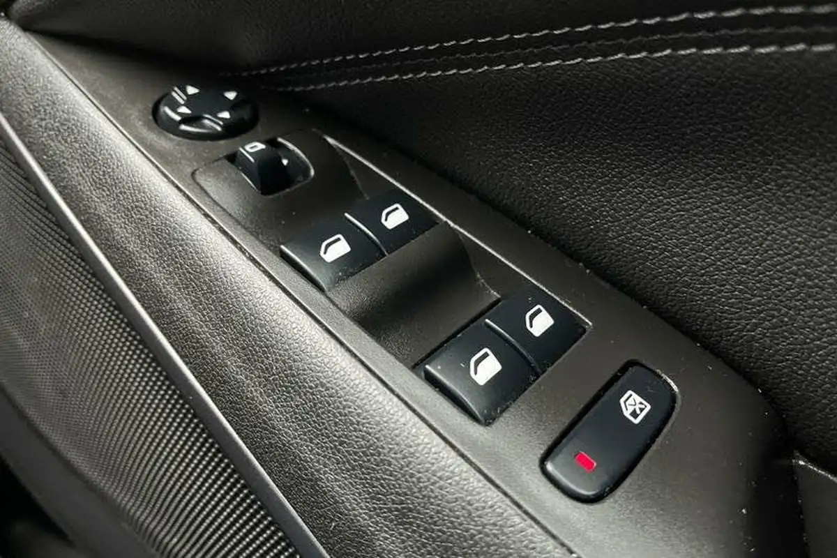 2021-vauxhall-crossland-12-elite-nav-130ps-big-15