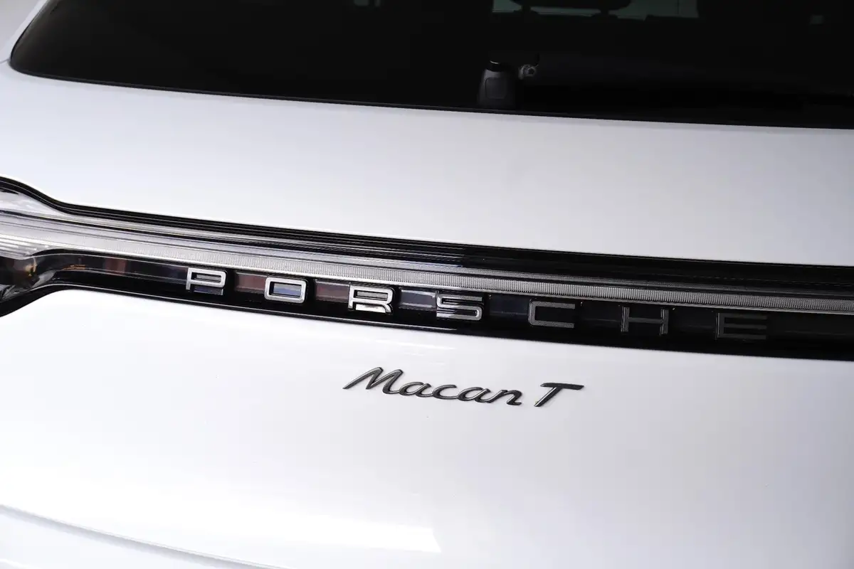 2022-porsche-macan-20-big-45