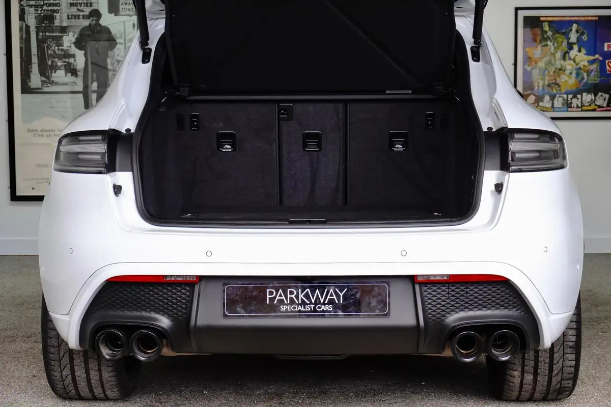 2022-porsche-macan-20-big-17