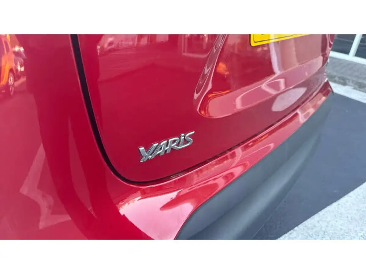 2023-toyota-yaris-cross-15-vvt-i-design-big-39