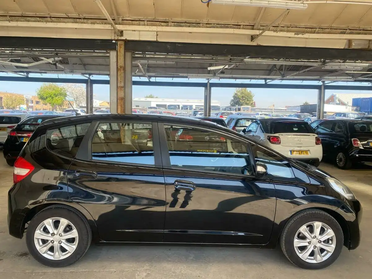2012-honda-jazz-14-es-cvt-big-3