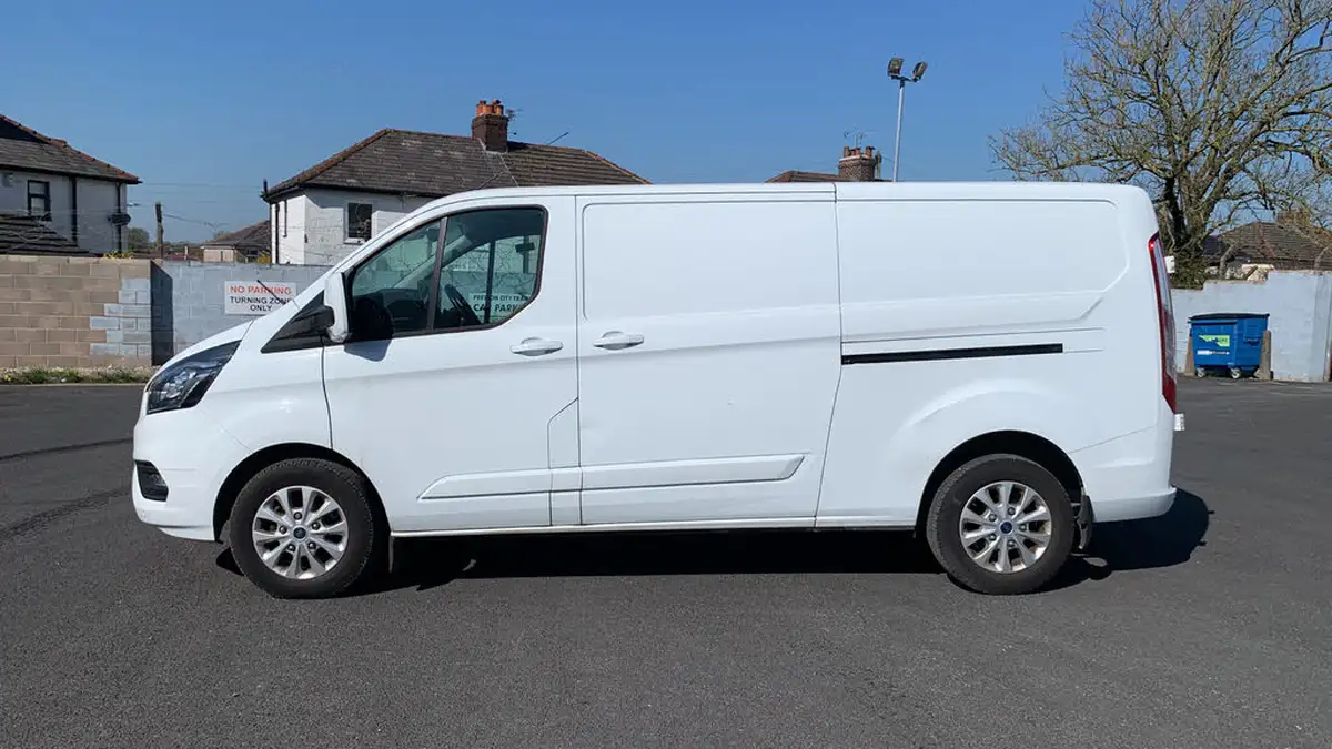 2023-ford-transit-custom-big-5