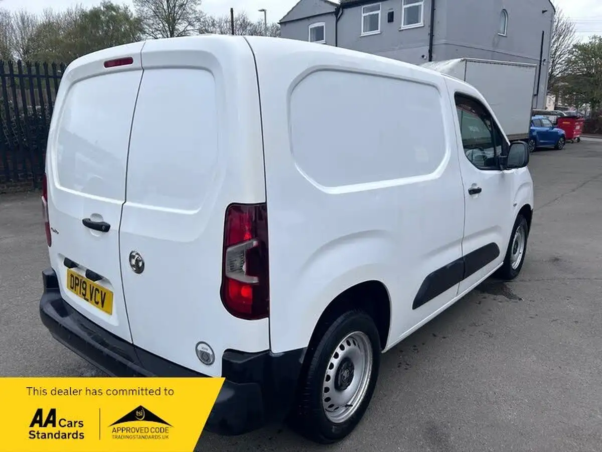 2019-vauxhall-combo-16cdti-edition-2300-100pseu6-l2h1-panel-big-2
