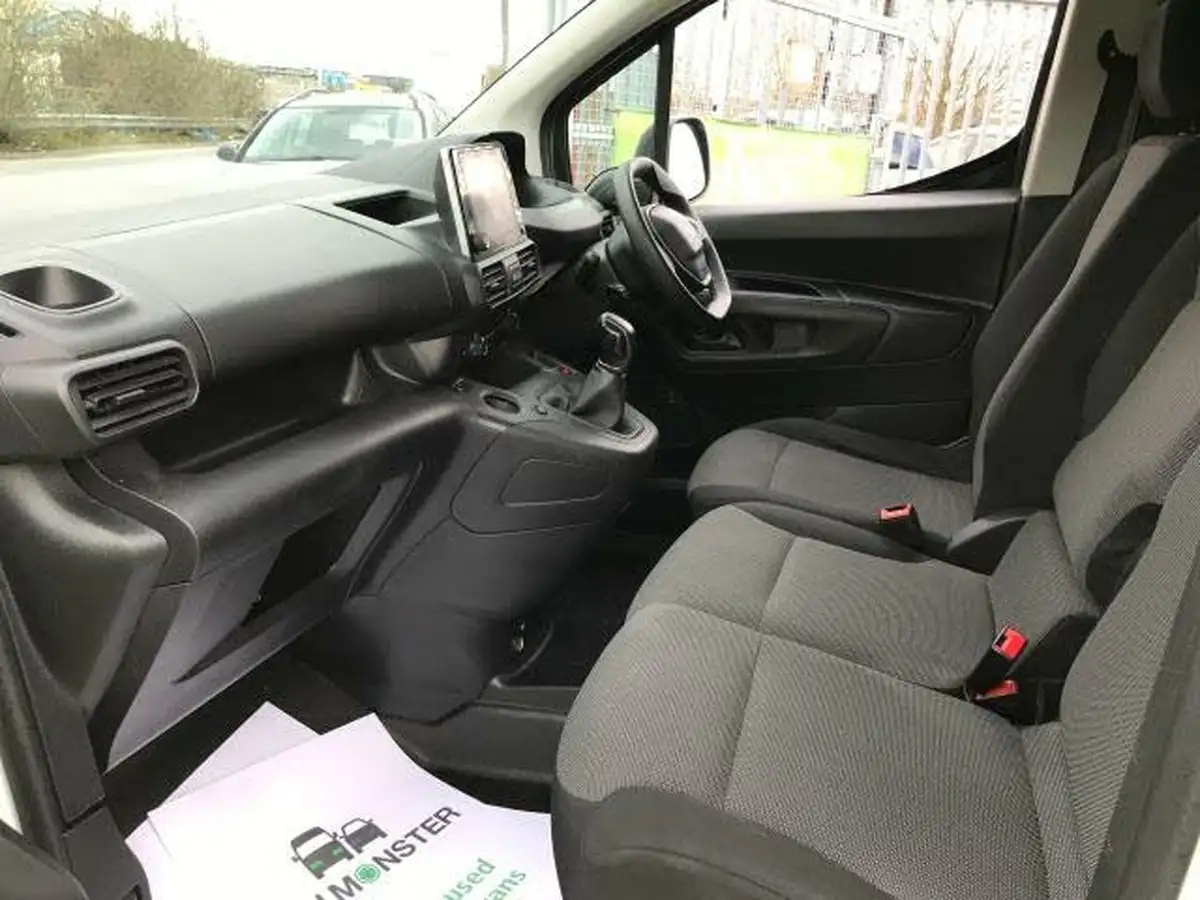 2019-peugeot-partner-16bluehdi-1000-professional-big-16