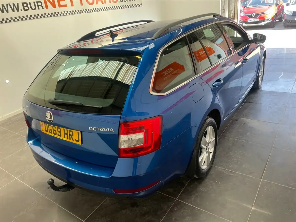 2019-skoda-octavia-16tdi-se-technology-estate-big-21