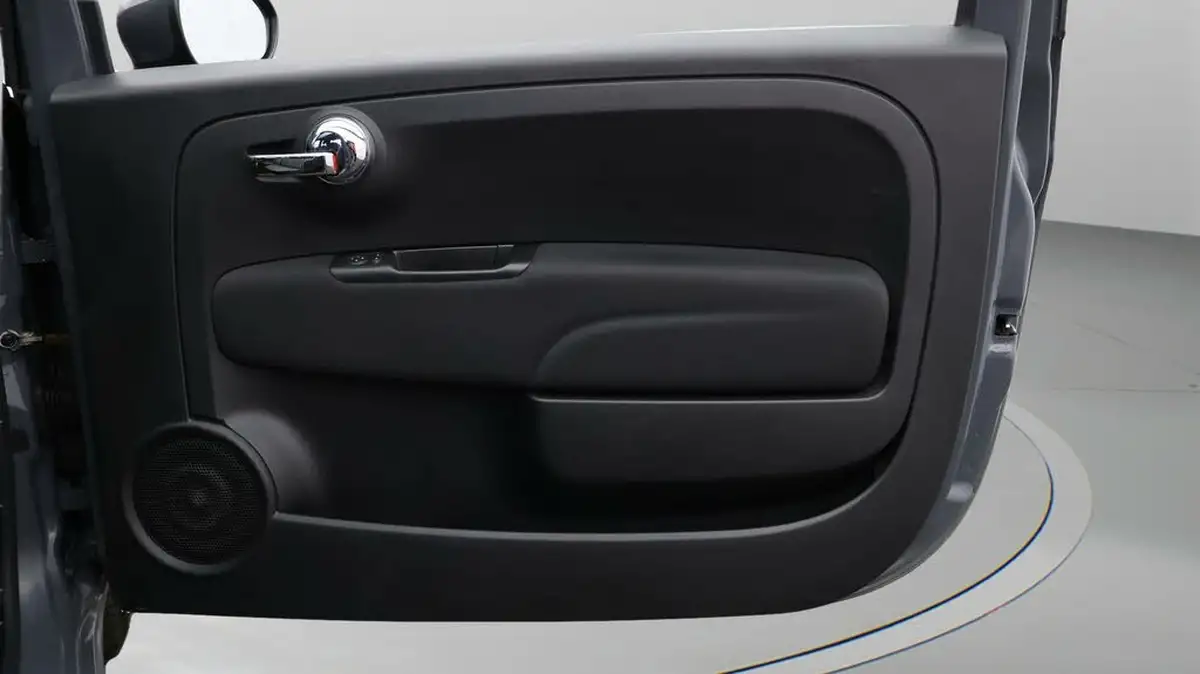 2021-fiat-500-10-lounge-big-14