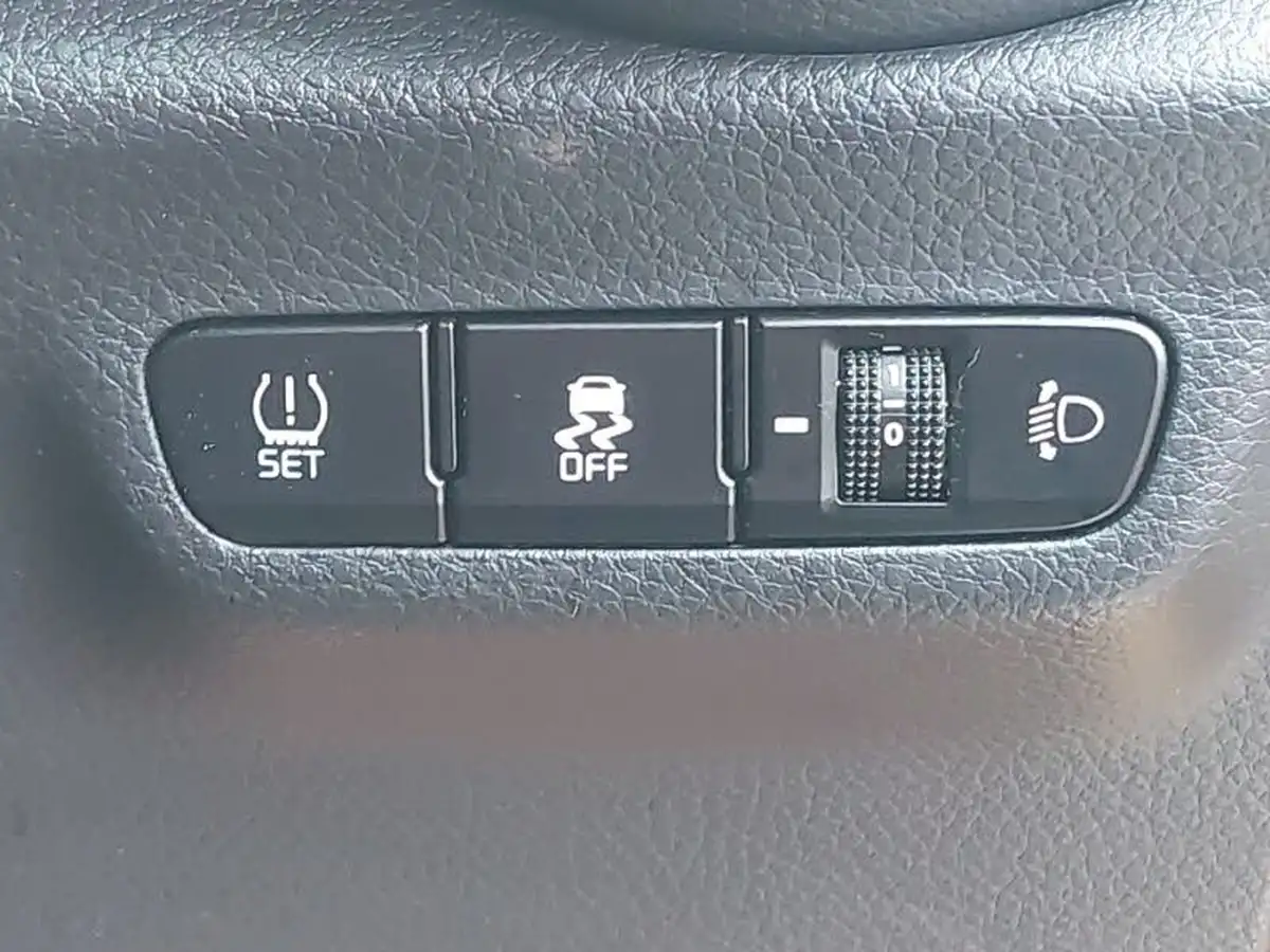 2021-kia-picanto-10-gt-line-big-16