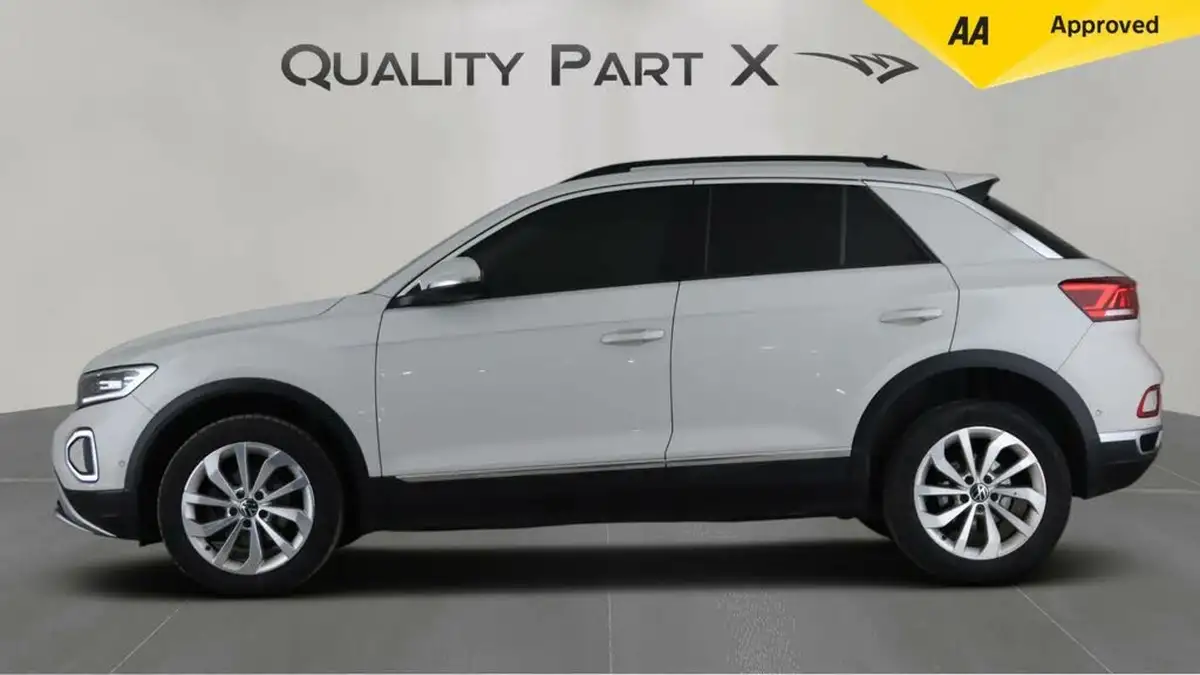 2022-volkswagen-t-roc-10-tsi-style-hatchback-5d-big-3