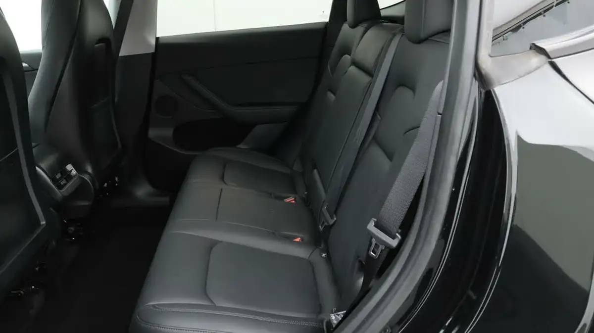 2023-tesla-model-y-e-performance-big-16