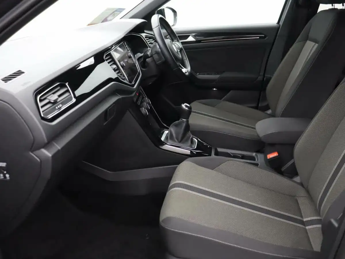 2021-volkswagen-t-roc-15-tsi-black-edition-big-19