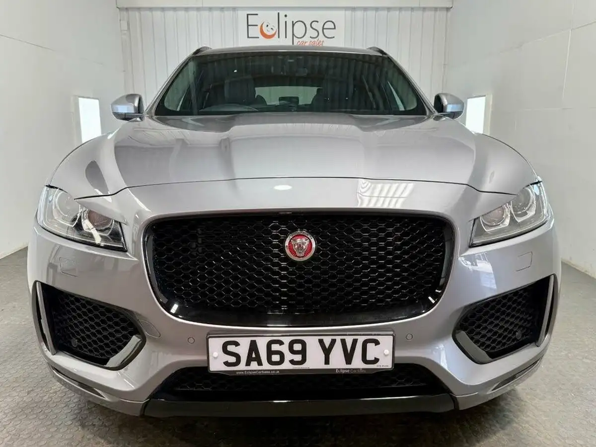 2019-jaguar-f-pace-20-i4d-chequered-flag-180ps-big-1