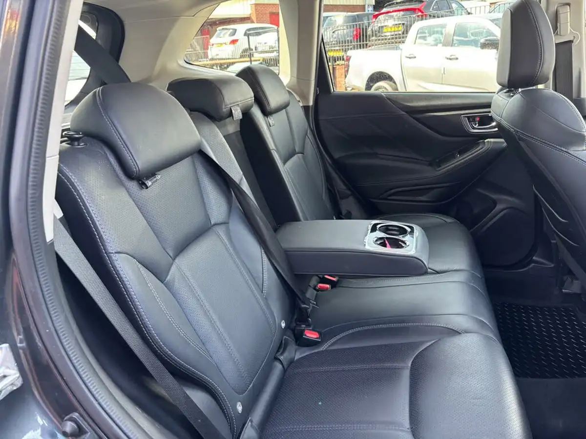 2019-subaru-forester-20-e-boxer-xe-premium-big-16