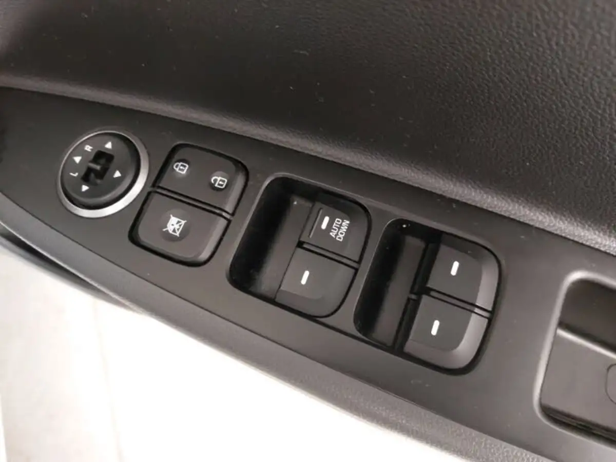 2020-hyundai-i10-10-se-big-10
