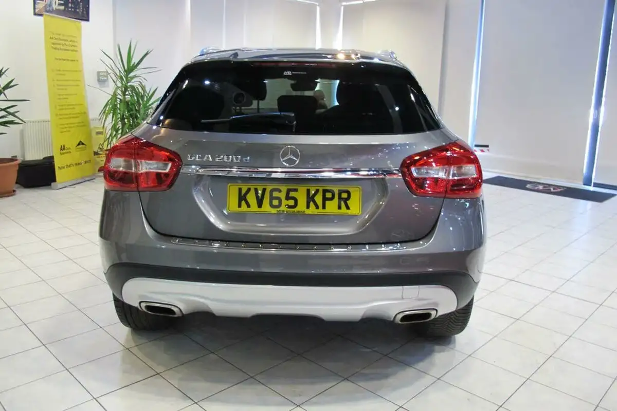 2016-mercedes-benz-gla-class-21d-gla-200d-sport-ss-7g-dct-big-10
