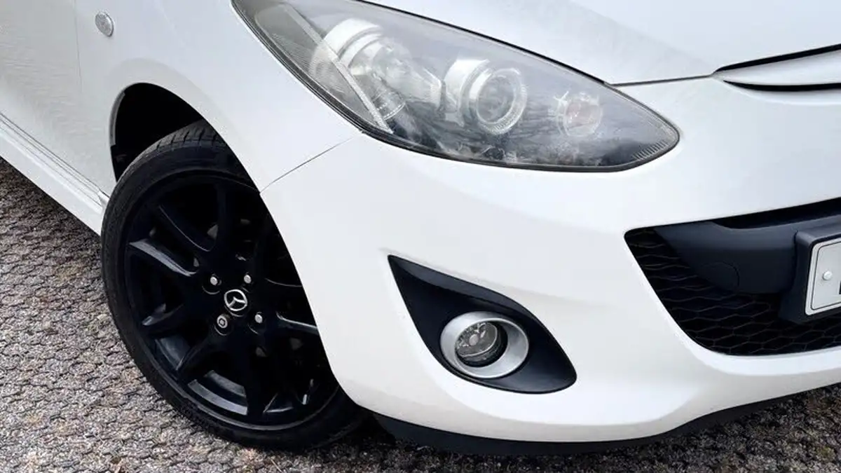 2013-mazda-mazda2-13-venture-big-35