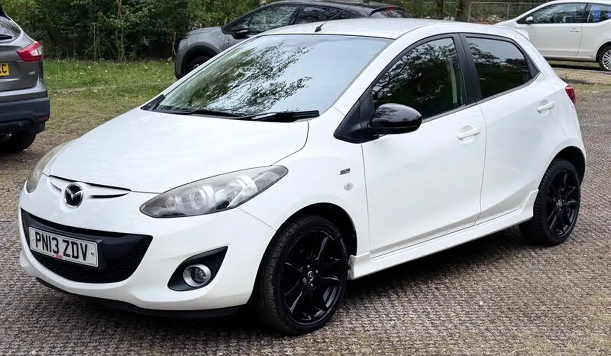 2013-mazda-mazda2-13-venture-big-11