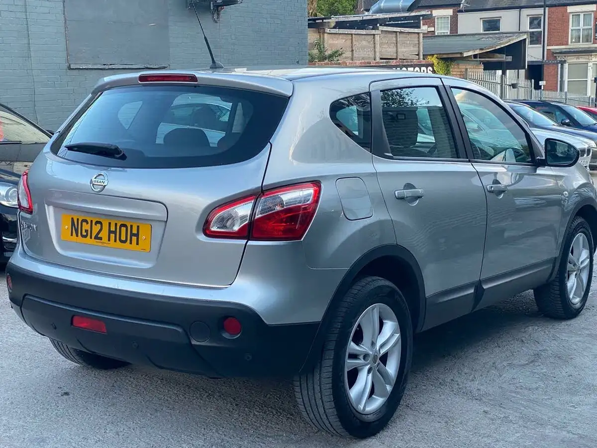 2012-nissan-qashqai-16-acenta-big-4