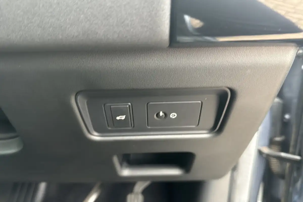 2018-land-rover-discovery-20-si4-se-big-30
