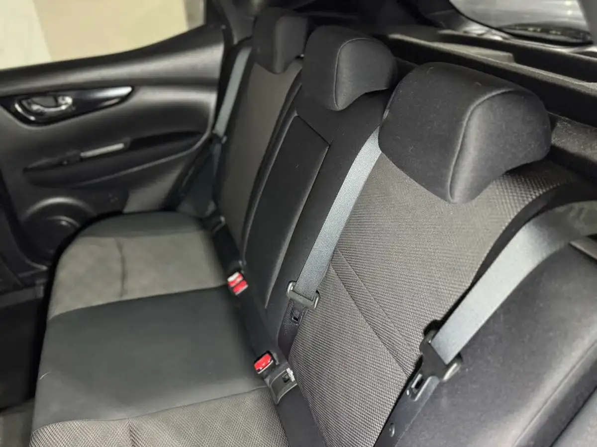 2015-nissan-qashqai-15dci-acenta-premium-big-15