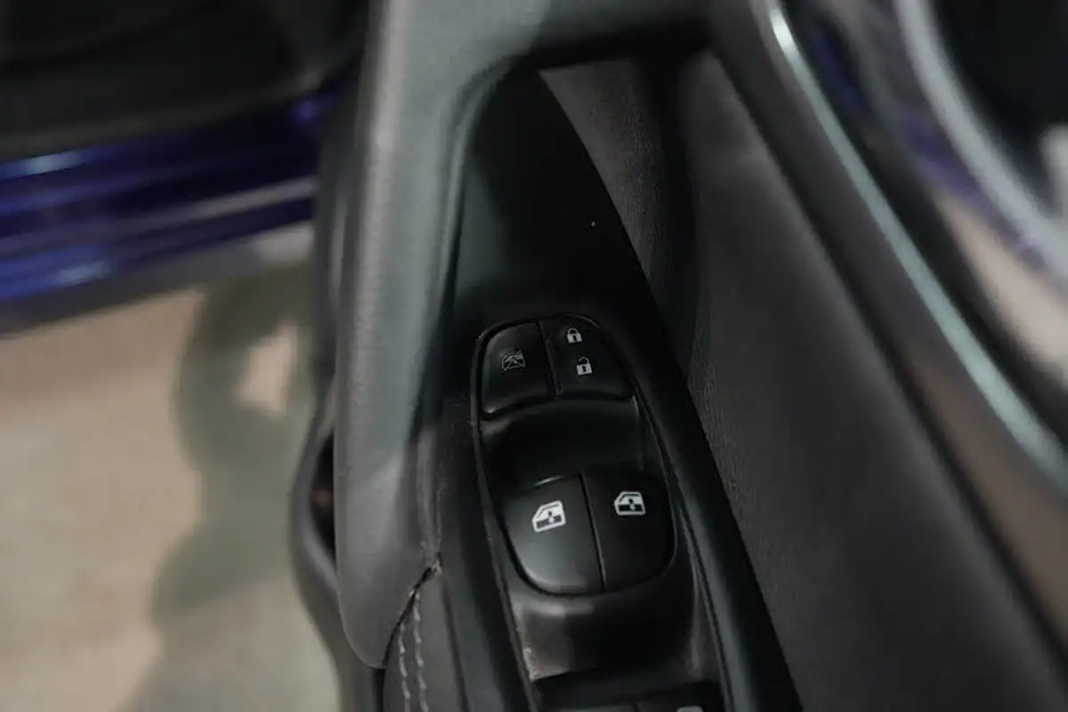 2018-nissan-qashqai-12-dig-t-n-connecta-big-24