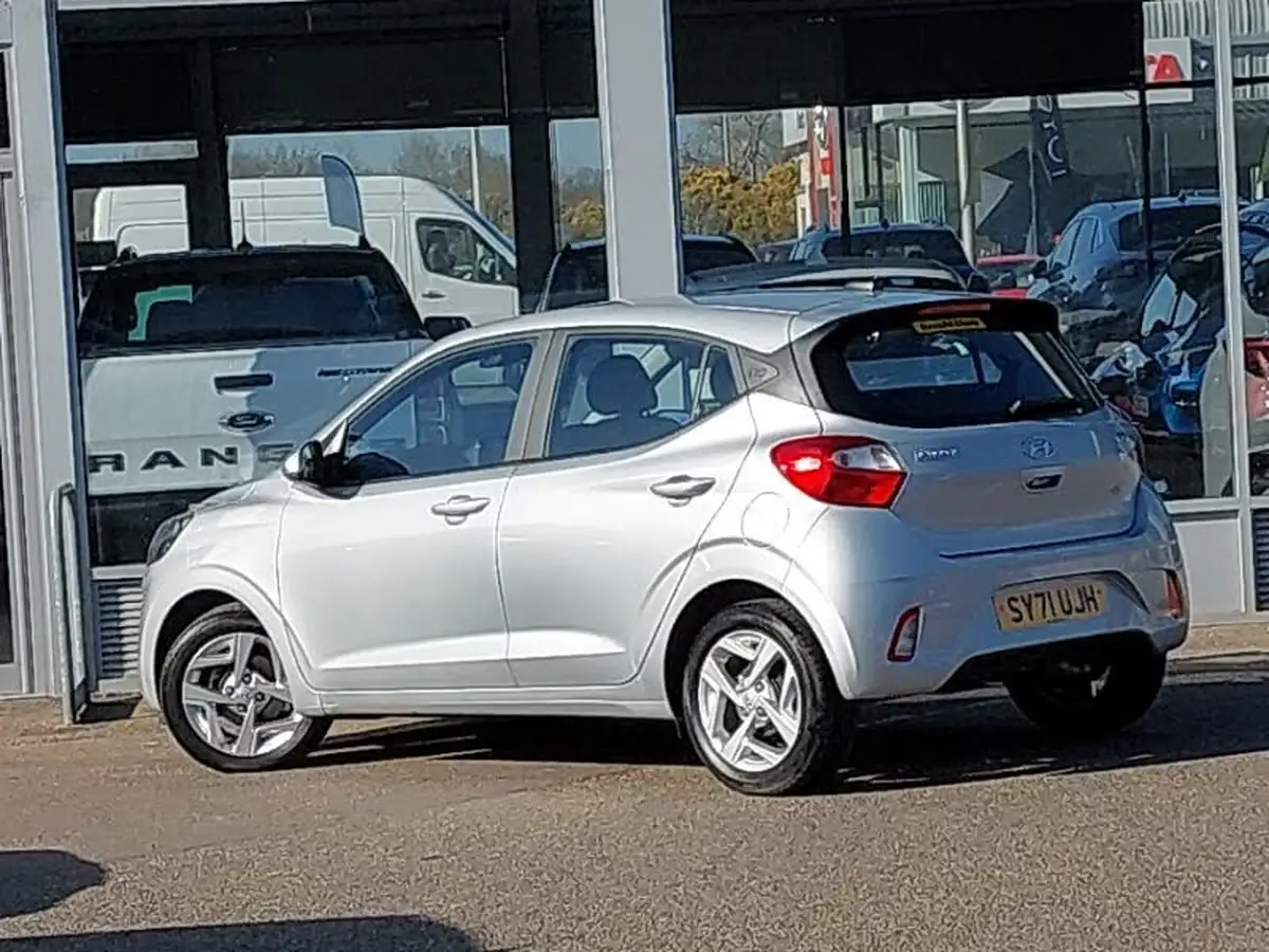 2021-hyundai-i10-10-se-connect-big-1