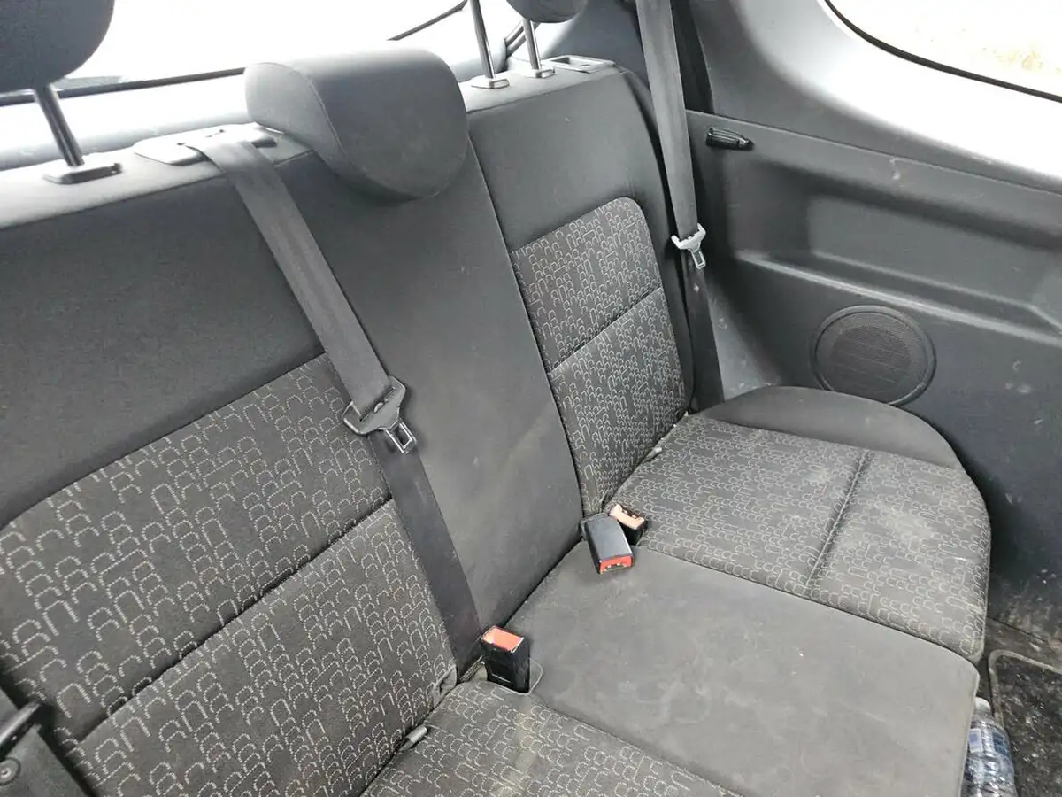 2010-mitsubishi-colt-11-cz1-3d-big-8