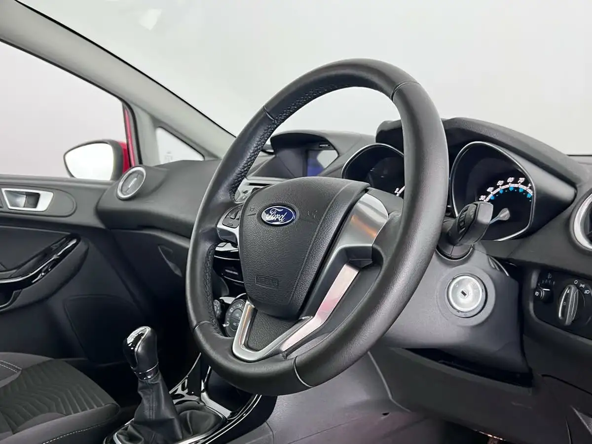 2016-ford-fiesta-125-zetec-5d-big-17