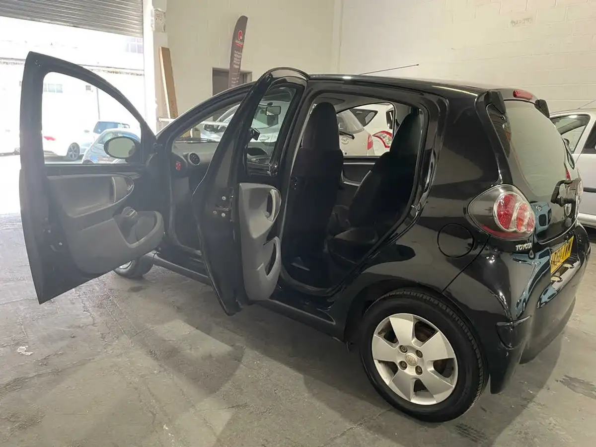 2010-toyota-aygo-10-aygo-black-ac-5d-big-34