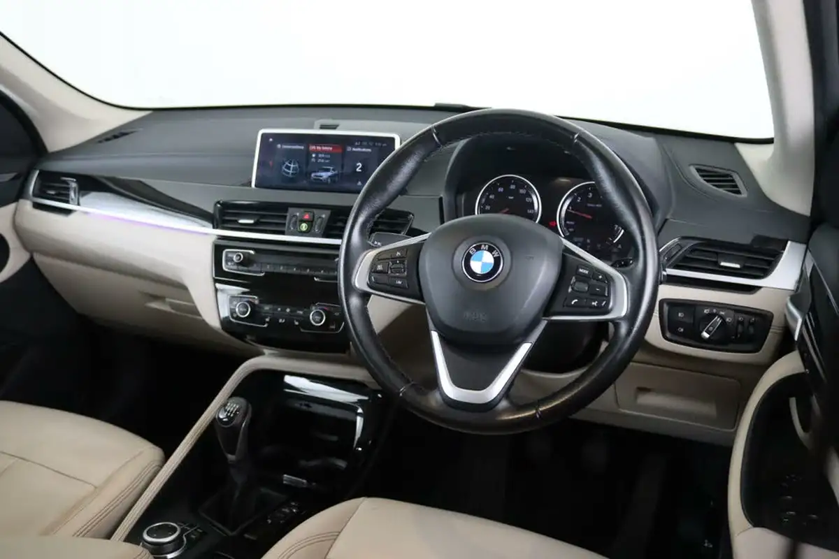 2019-bmw-x1-15-sdrive18i-xline-big-13