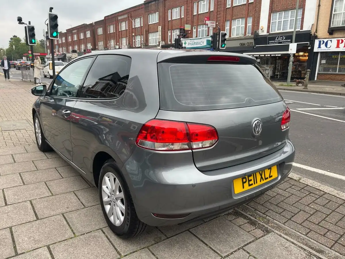 2011-volkswagen-golf-12-tsi-s-3d-big-4