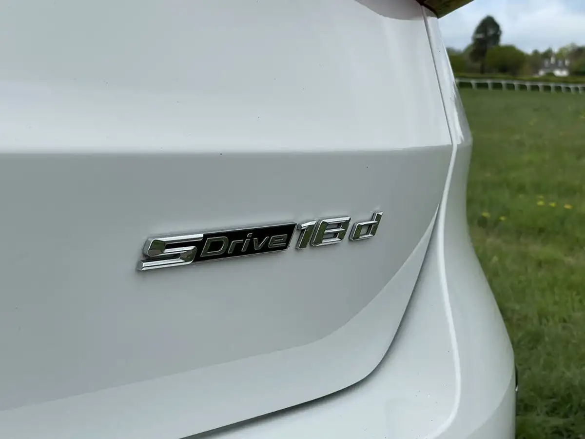 2023-bmw-x1-20td-sdrive18d-xline-big-13