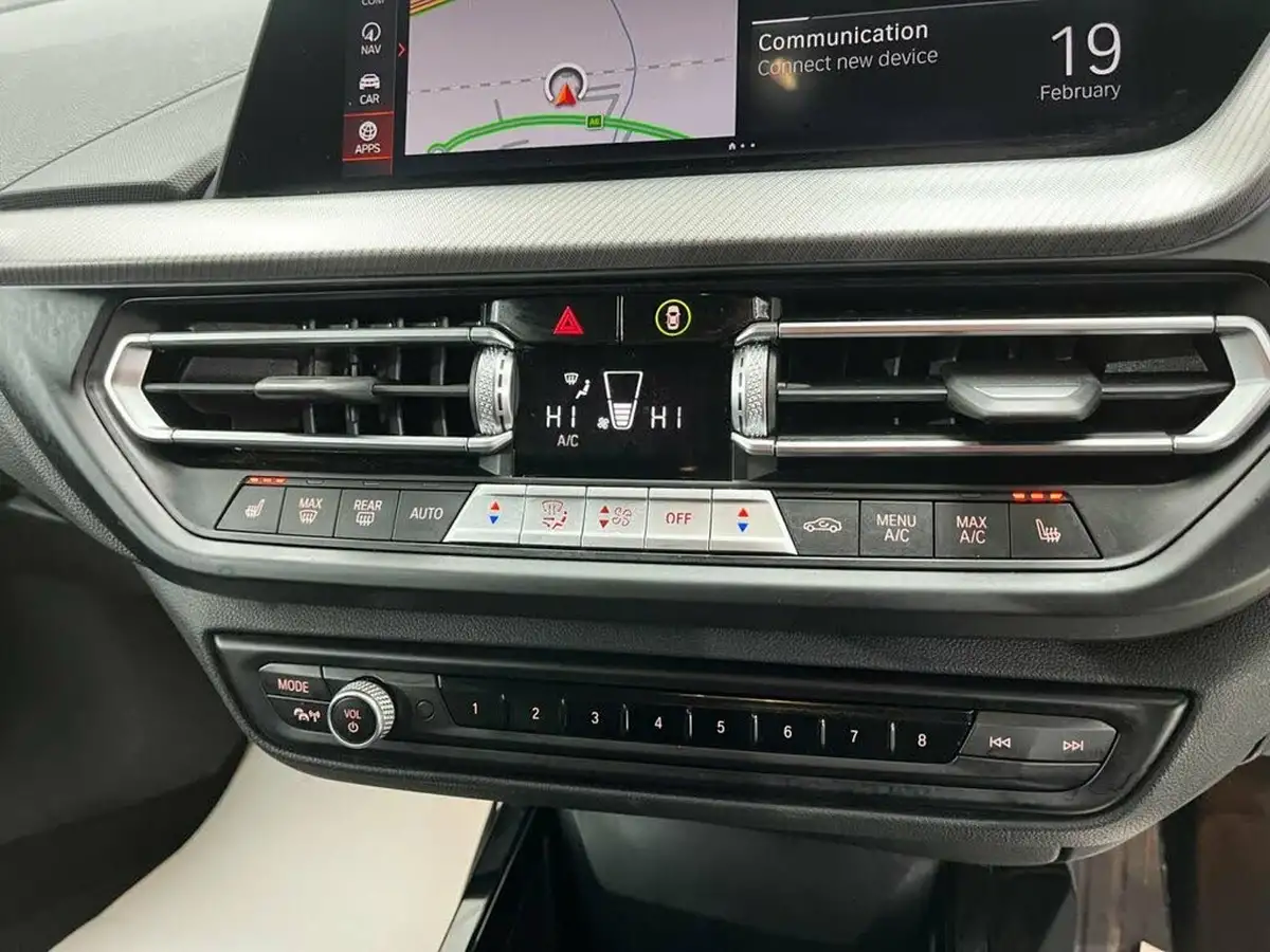 2022-bmw-1-series-20td-118d-m-sport-lcp-auto-big-24