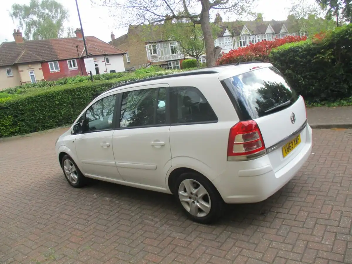 2013-vauxhall-zafira-16-exclusiv-big-10