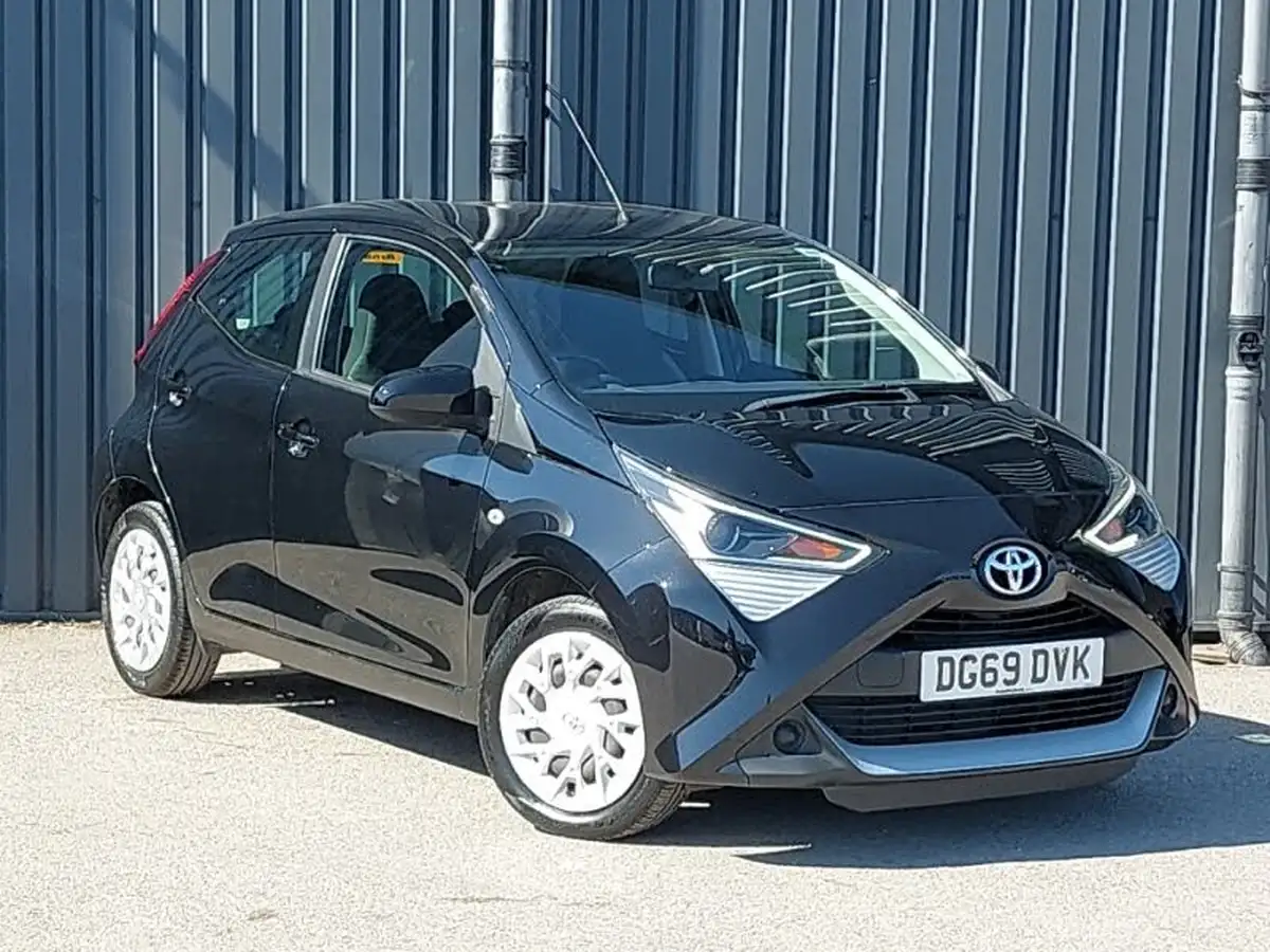 2019-toyota-aygo-10-vvt-i-x-play-big-0