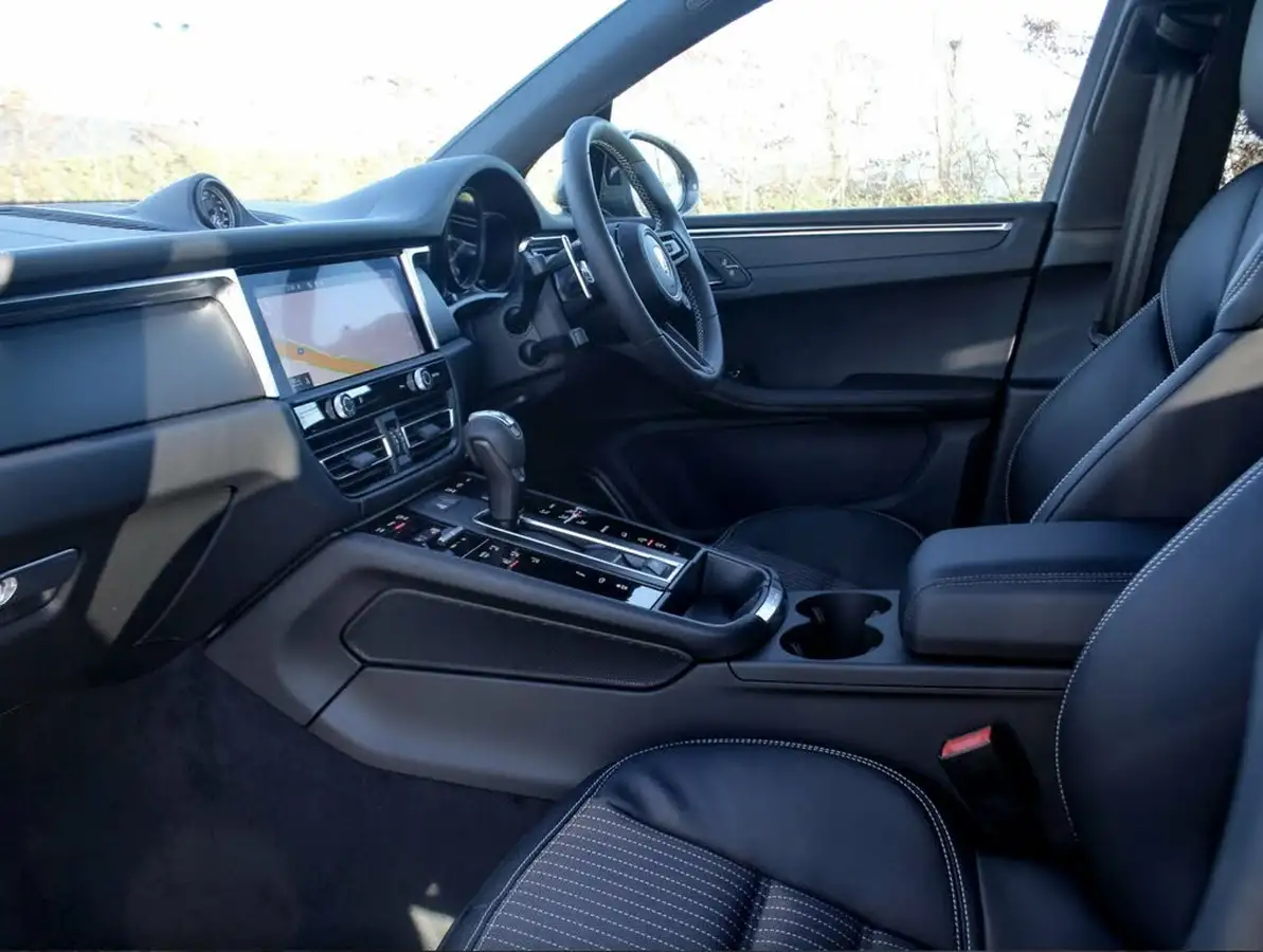 2025-porsche-macan-20-t-big-2