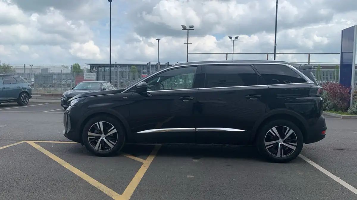 2024-peugeot-5008-suv-12-gt-134bhp-big-5