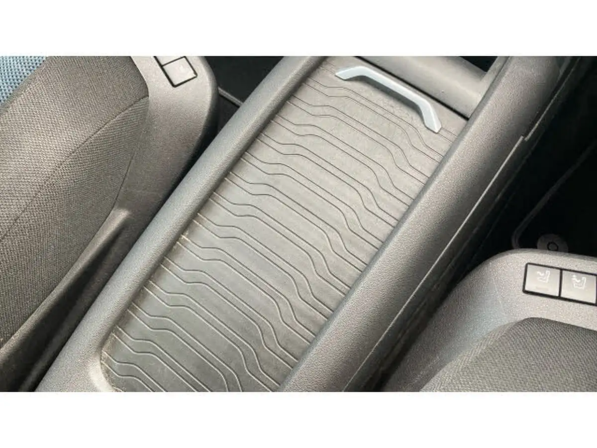 2016-citroen-grand-c4-picasso-16bluehdi-feel-eat6-big-36