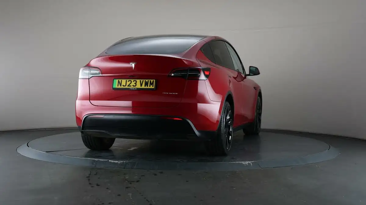 2023-tesla-model-y-e-long-range-big-62
