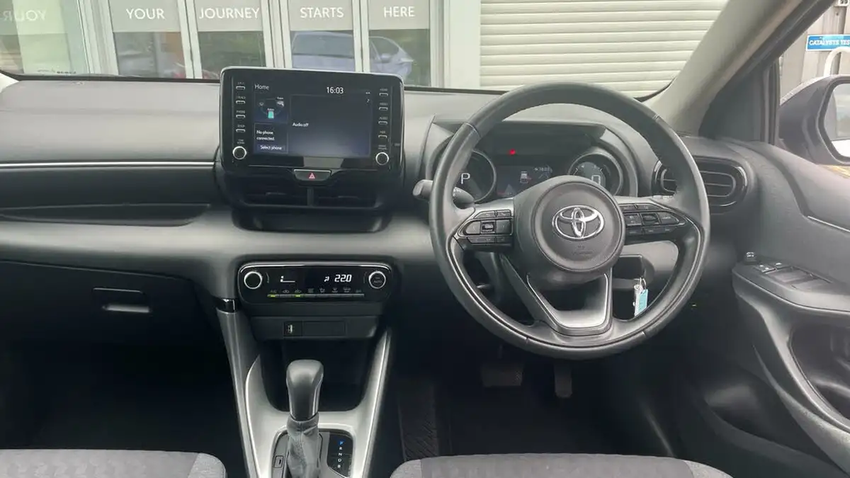 2022-toyota-yaris-15-vvt-i-design-big-4